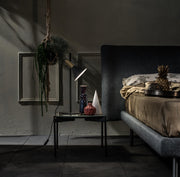 Lampe de table en métal et abat-jour noir mat 18x18x55h cm