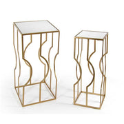 Réglez deux tables de salon en métal doré