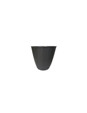Cache-pot en paille de dimensions 19 cm de diamètre et 17,6 cm de hauteur, coloris anthracite.
