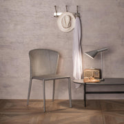 Chaise en similicuir et assise gris clair 49x56x82h cm