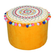 Pouf en velours jaune orangé avec pompon