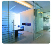 Film adhésif intimité blanc opaque 75x240 pour portes, portes-fenêtres et fenêtres.