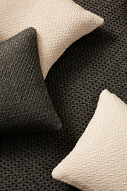 Tapis d'extérieur gris en fibre synthétique tissée à la main 170x240