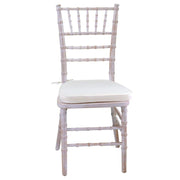 Chaise en bois chiavari blanchi avec coussin ivoire 40x40h43 - 92 cm