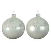 Boule de Noël blanche décorée sur le dessus de paillettes Ø8 cm