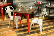 Table rouge Ferro Bristol CM 70 x 70