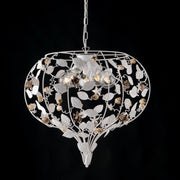 Lustre en fer laqué blanc à décor shabby 5 lumières et finitions ivoire et gris tourterelle