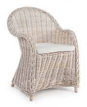 Fauteuil avec nouveau coussin blanc en fibres naturelles