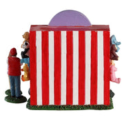 SCÈNE DE TIR À LA CIBLE AVEC DES BOÎTES