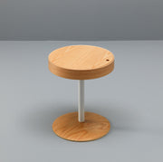 Table basse en chêne avec plateau en bois et base en métal