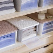 Organisez vos vêtements avec style : Infinity Box Panna, le conteneur de garde-robe parfait !