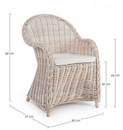 Fauteuil avec nouveau coussin blanc en fibres naturelles